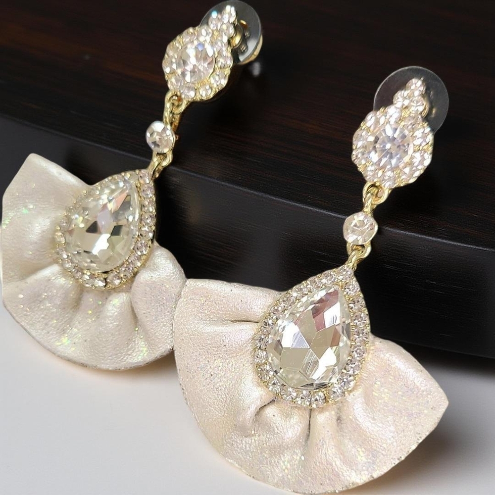 Ivory π Nino&Fibi π Collection Austrian Crystal Teardrop Petals Earrings - Picture 3 of 4